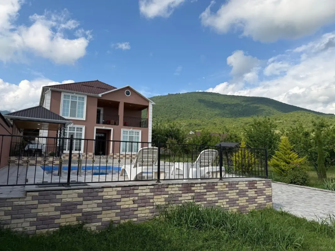 Kirayə verilir 5 otaqlı həyət evi 300 m²