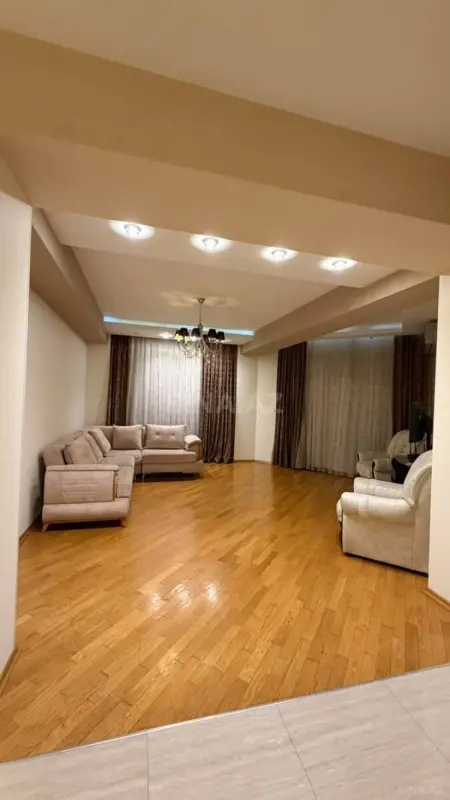 Kirayə verilir 2 otaqlı mənzil 90 m²