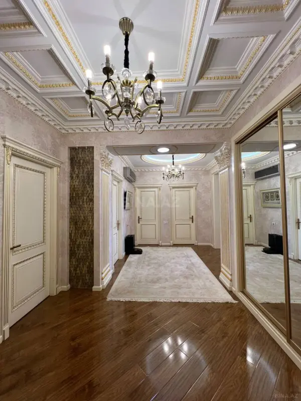 Satılır 3 otaqlı mənzil 152 m²