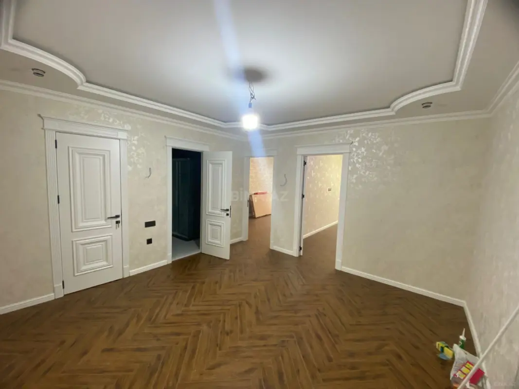 Satılır 3 otaqlı mənzil 135 m²