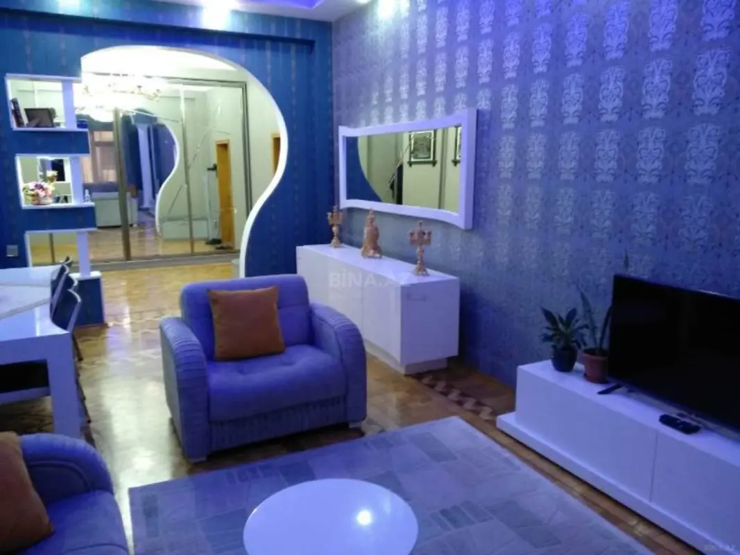Satılır 4 otaqlı mənzil 200 m²