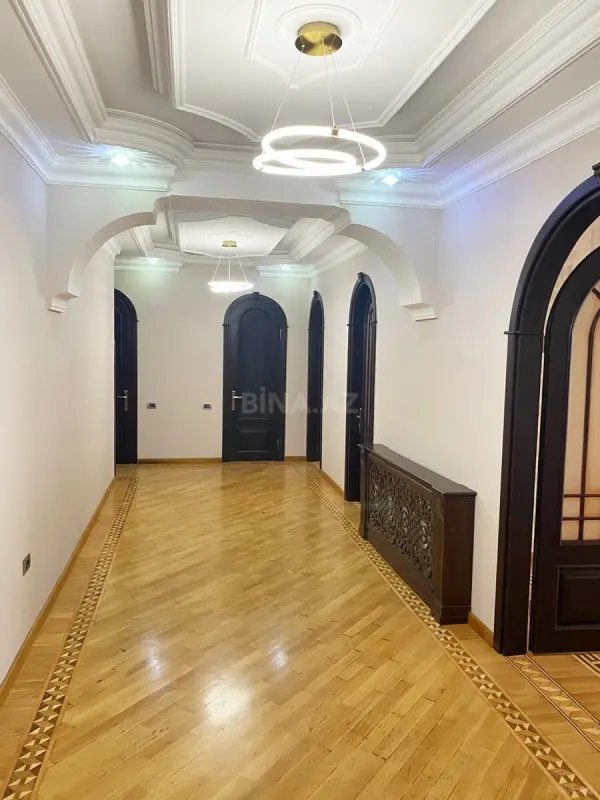 Satılır 3 otaqlı mənzil 137 m²