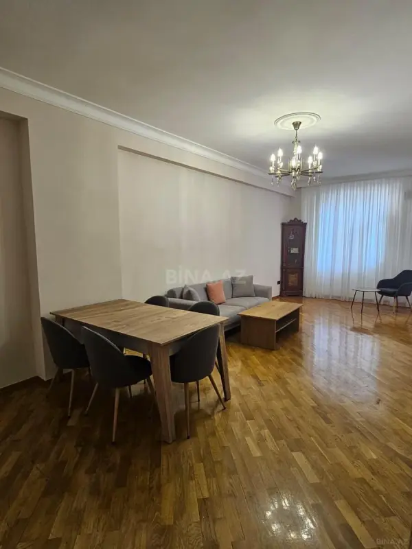 Kirayə verilir 2 otaqlı mənzil 66 m²