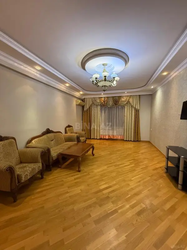Kirayə verilir 6 otaqlı mənzil 300 m²