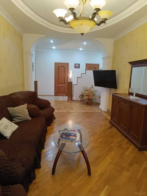 Satılır 3 otaqlı mənzil 130 m²