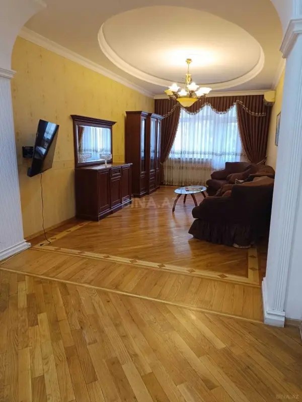 Satılır 3 otaqlı mənzil 130 m²