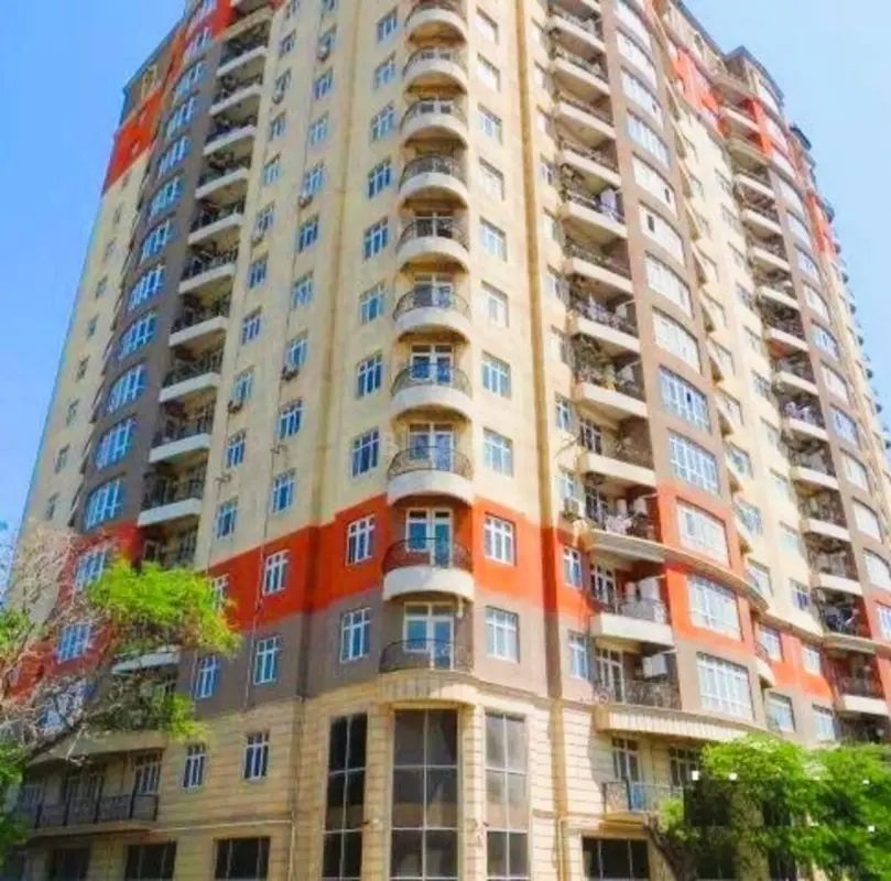 Satılır 3 otaqlı mənzil 135 m²