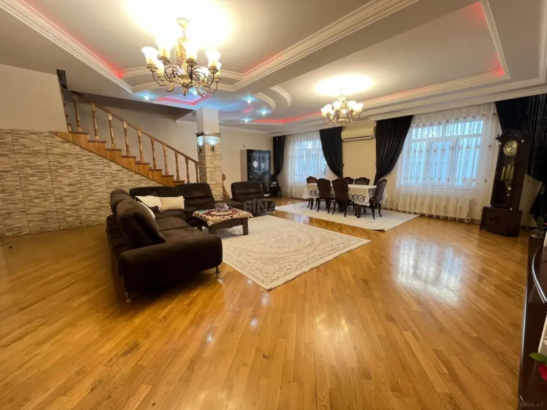 Satılır 5 otaqlı həyət evi 300 m²