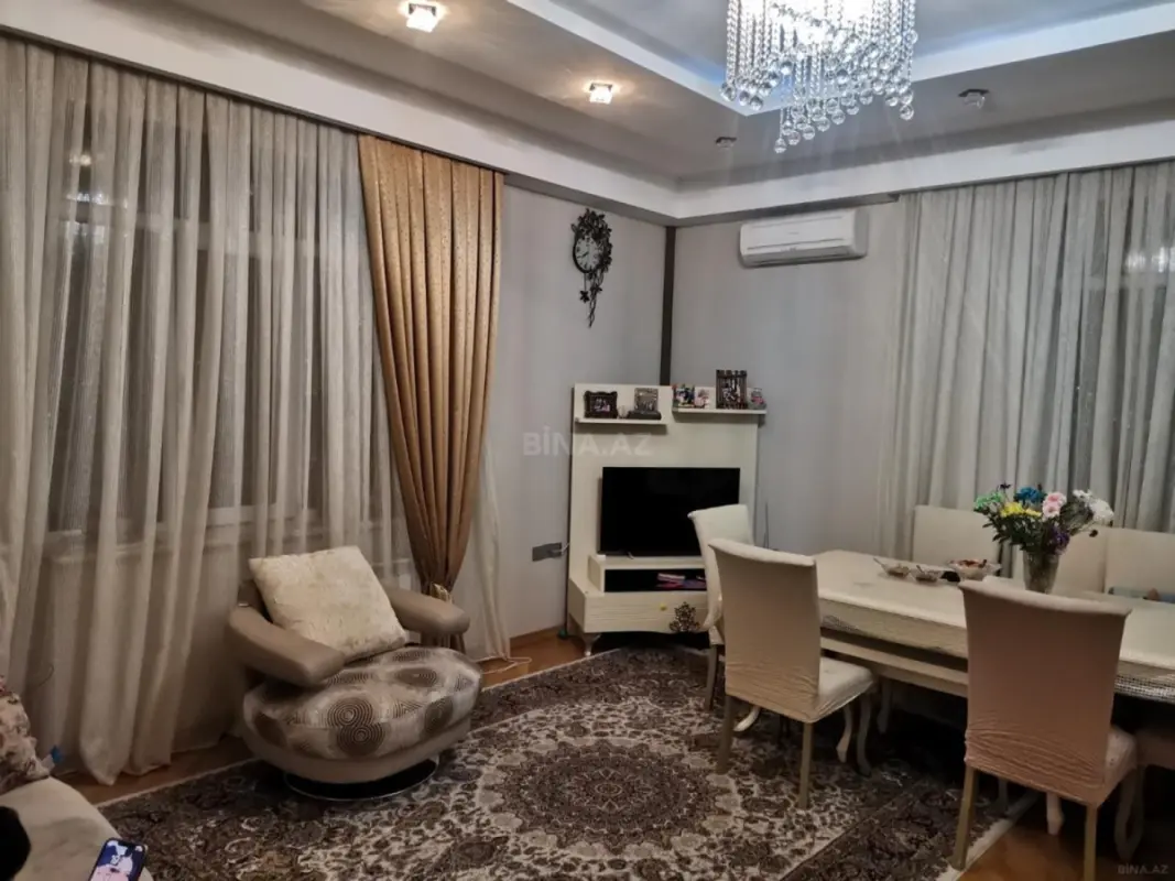 Kirayə verilir 2 otaqlı mənzil 110 m²
