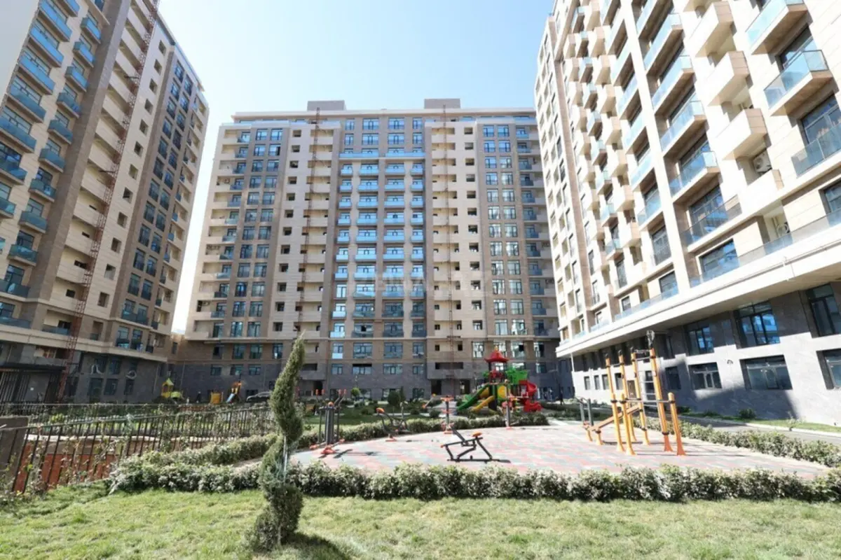 Satılır 5 otaqlı mənzil 255 m²