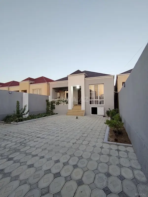 Satılır 4 otaqlı həyət evi 100 m²