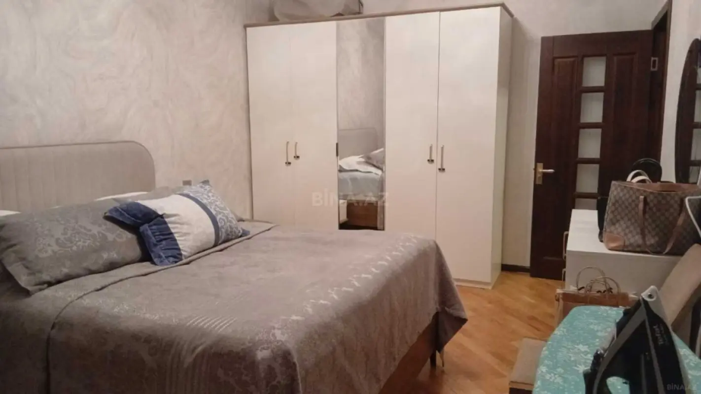 Satılır 2 otaqlı mənzil 81 m²