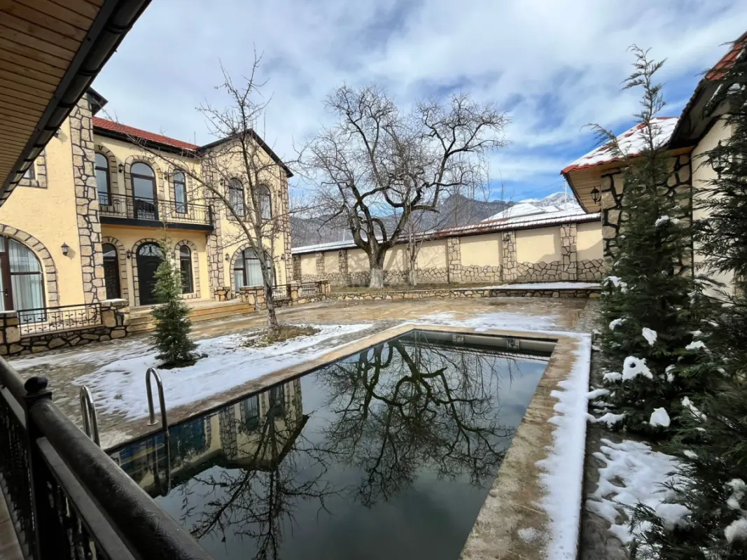 Satılır 5 otaqlı həyət evi 147 m²