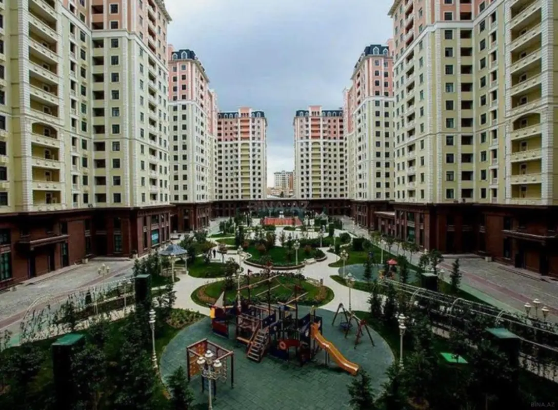 Satılır 4 otaqlı mənzil 174 m²
