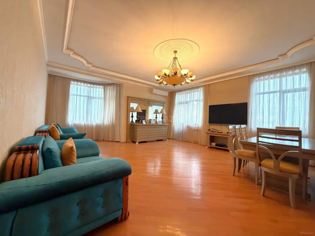 Satılır 4 otaqlı mənzil 186 m²