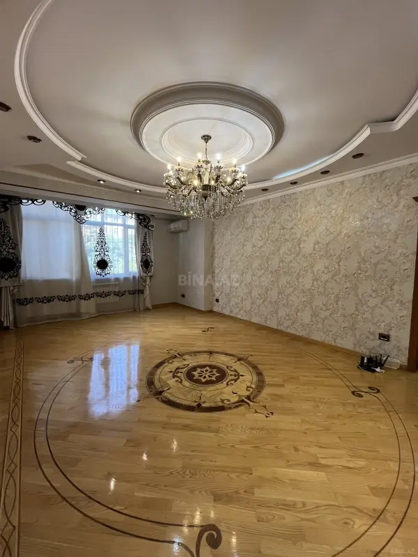 Satılır 4 otaqlı mənzil 165 m²