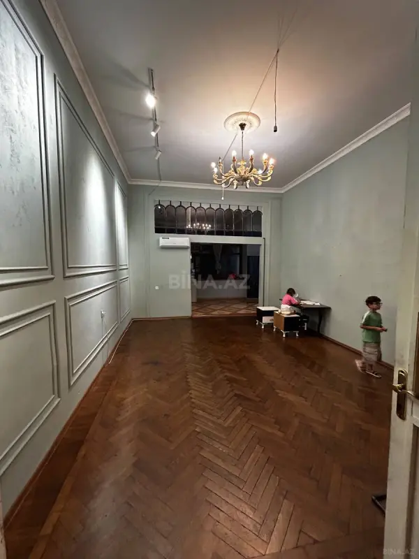 Kirayə verilir 4 otaqlı mənzil 160 m²