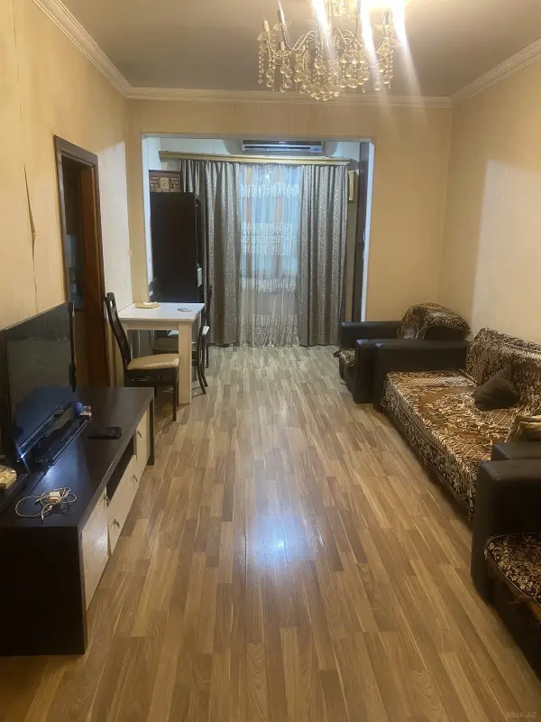 Kirayə verilir 2 otaqlı mənzil 90 m²
