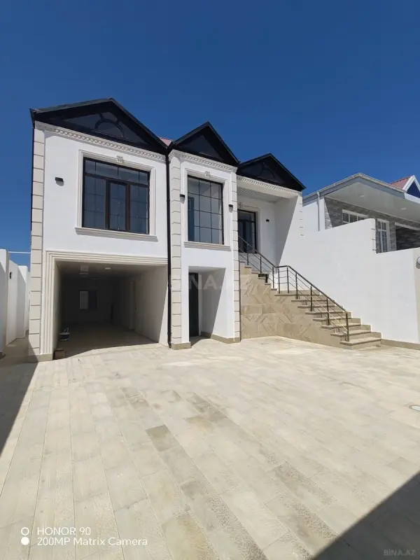 Satılır 7 otaqlı həyət evi 180 m²