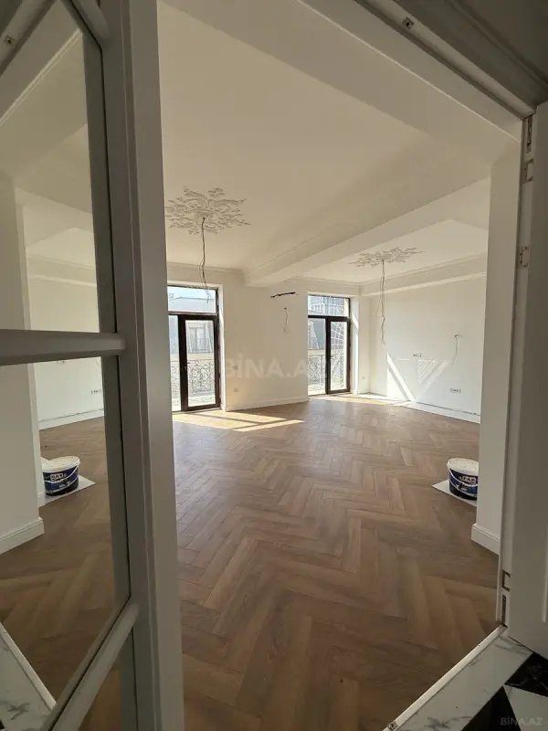 Satılır 3 otaqlı mənzil 145 m²