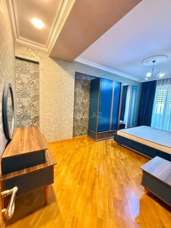 Satılır 3 otaqlı mənzil 126 m²