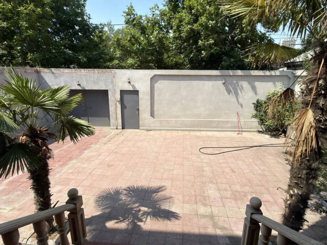 Kirayə verilir 12 otaqlı həyət evi 300 m²