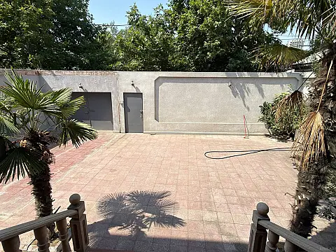 Kirayə verilir 12 otaqlı həyət evi 300 m² — Bakı 12 otaq 300.00 m²