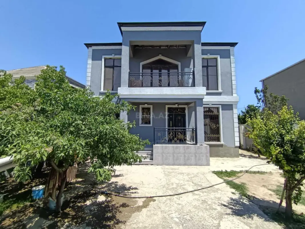 Satılır 6 otaqlı həyət evi 220 m²