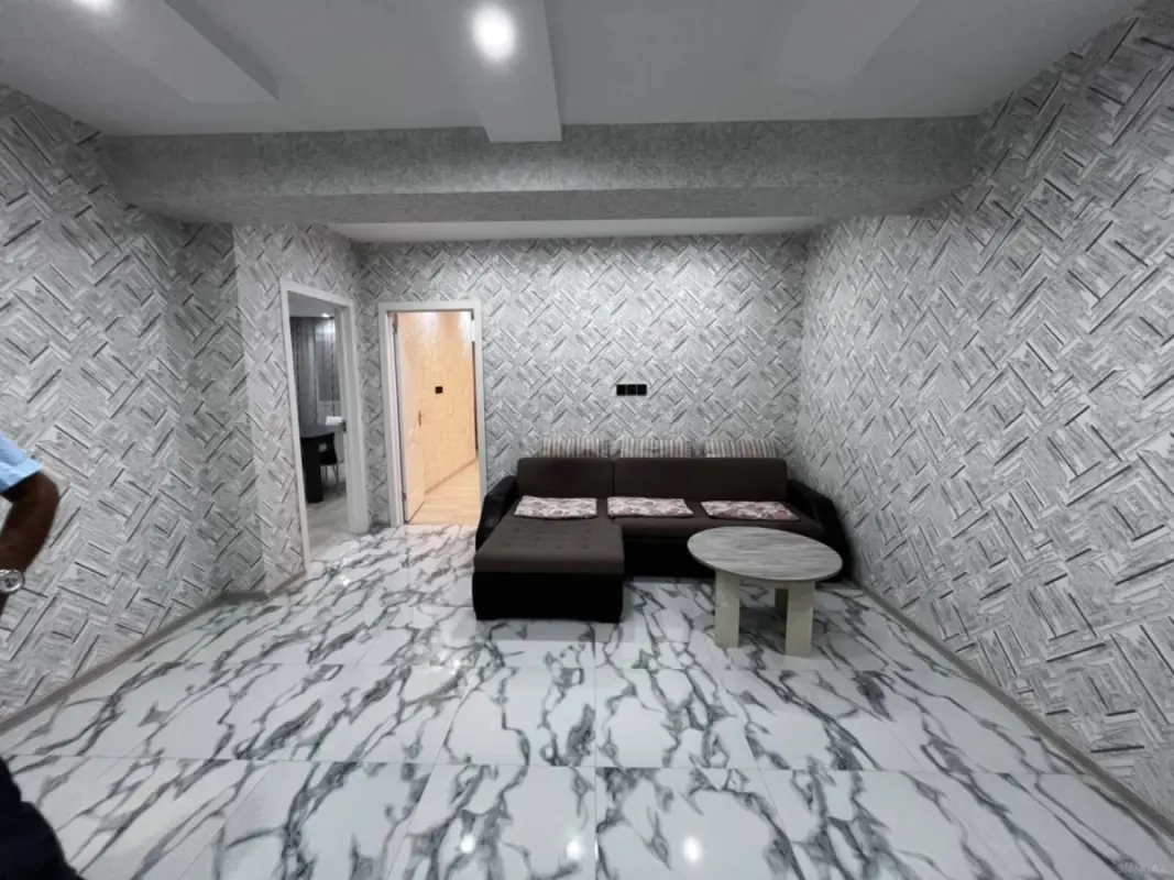 Kirayə verilir 2 otaqlı mənzil 100 m²