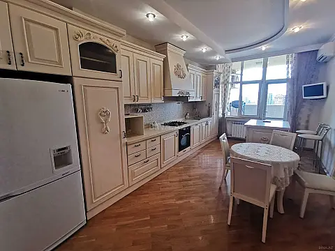 Kirayə verilir 3 otaqlı mənzil 118 m² — Bakı, Həzi Aslanov qəs. 3 otaq 118.00 m²