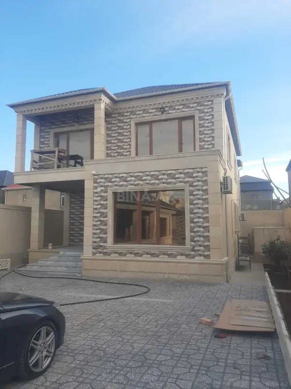 Satılır 5 otaqlı həyət evi 240 m²