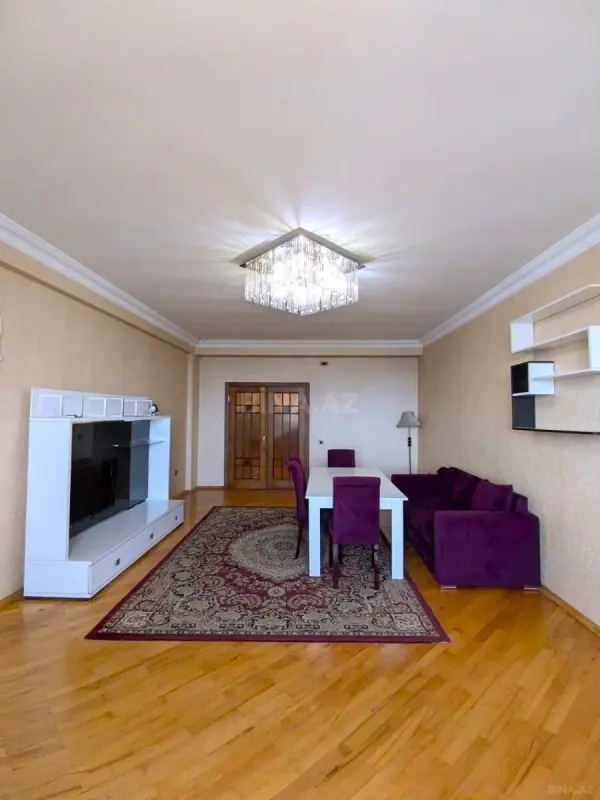 Kirayə verilir 4 otaqlı mənzil 150 m²