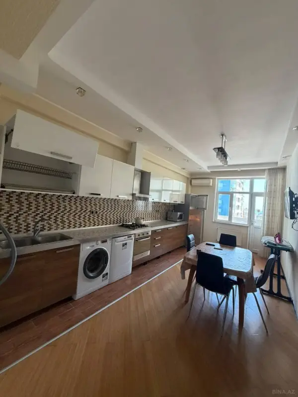 Kirayə verilir 3 otaqlı mənzil 135 m²