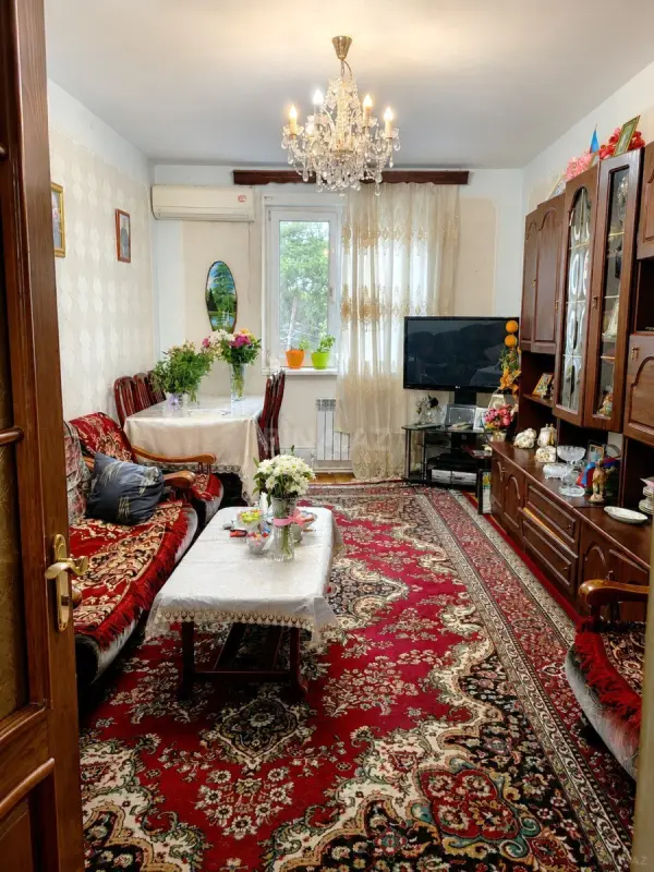 Satılır 4 otaqlı mənzil 90 m²
