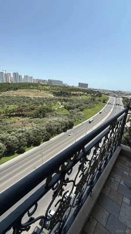 Kirayə verilir 4 otaqlı mənzil 150 m²