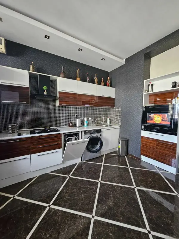 Satılır 3 otaqlı mənzil 136 m²