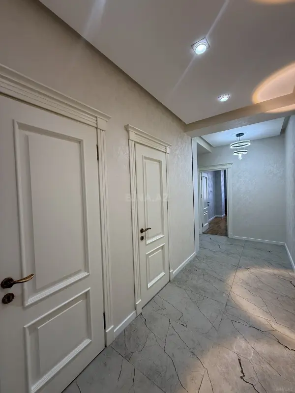 Satılır 3 otaqlı mənzil 128 m²