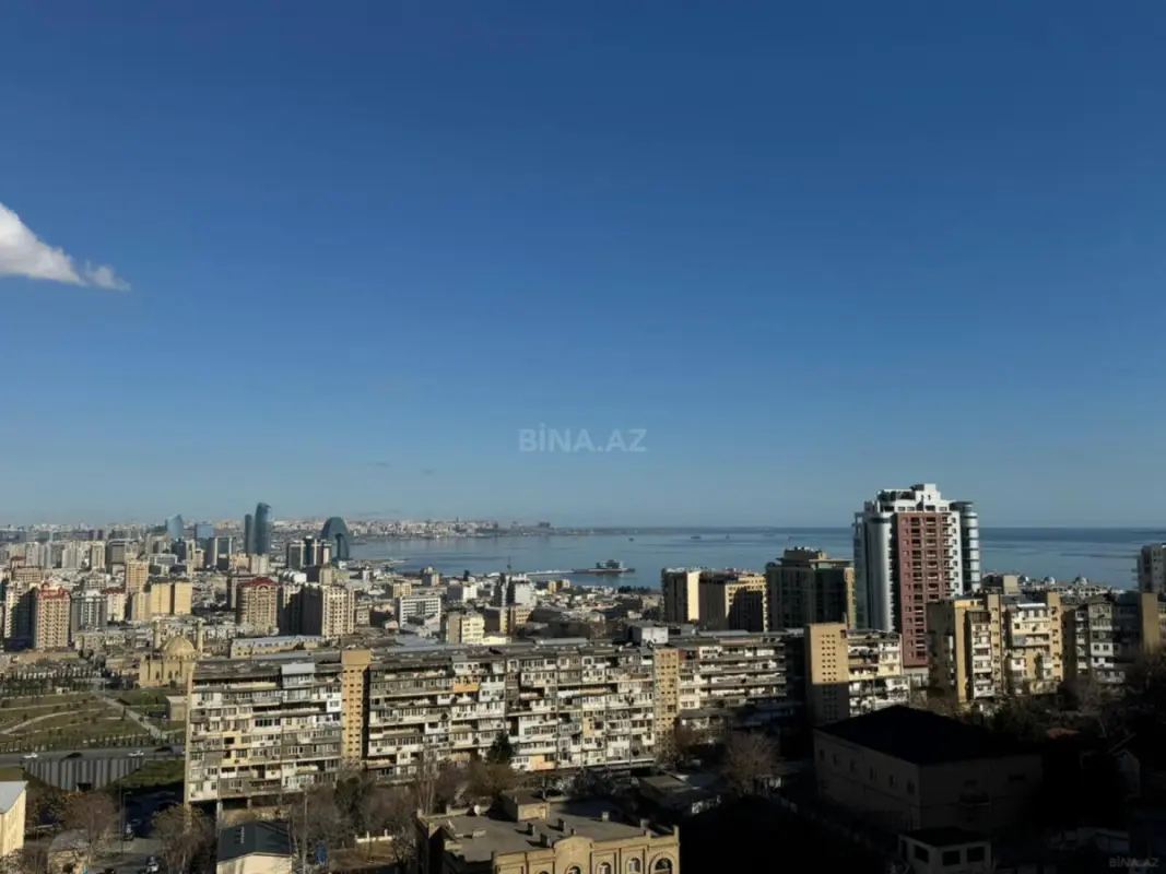 Satılır 4 otaqlı mənzil 190 m²