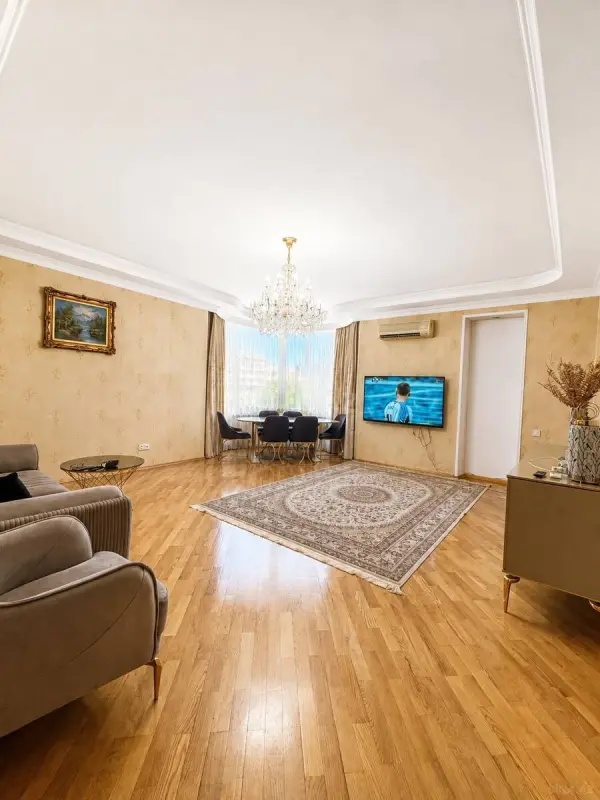 Satılır 3 otaqlı mənzil 125 m²