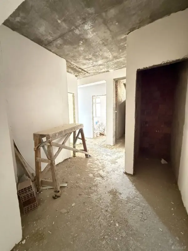 Satılır 4 otaqlı mənzil 150 m²