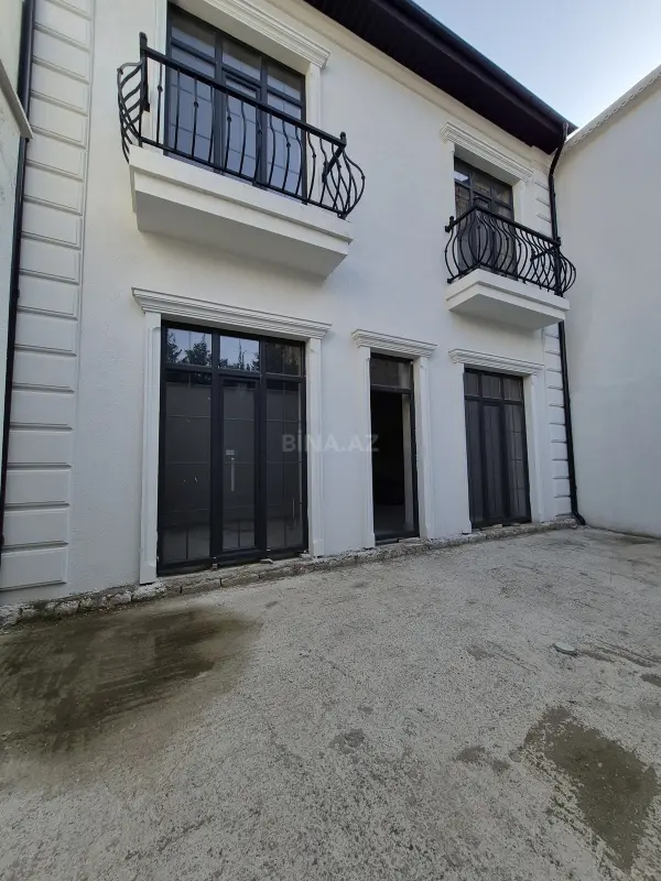 Satılır 5 otaqlı həyət evi 270 m²