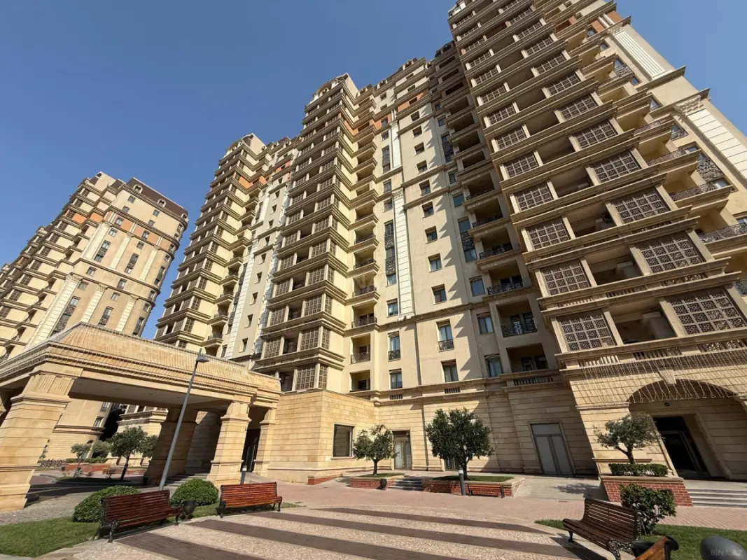 Satılır 4 otaqlı mənzil 200 m²