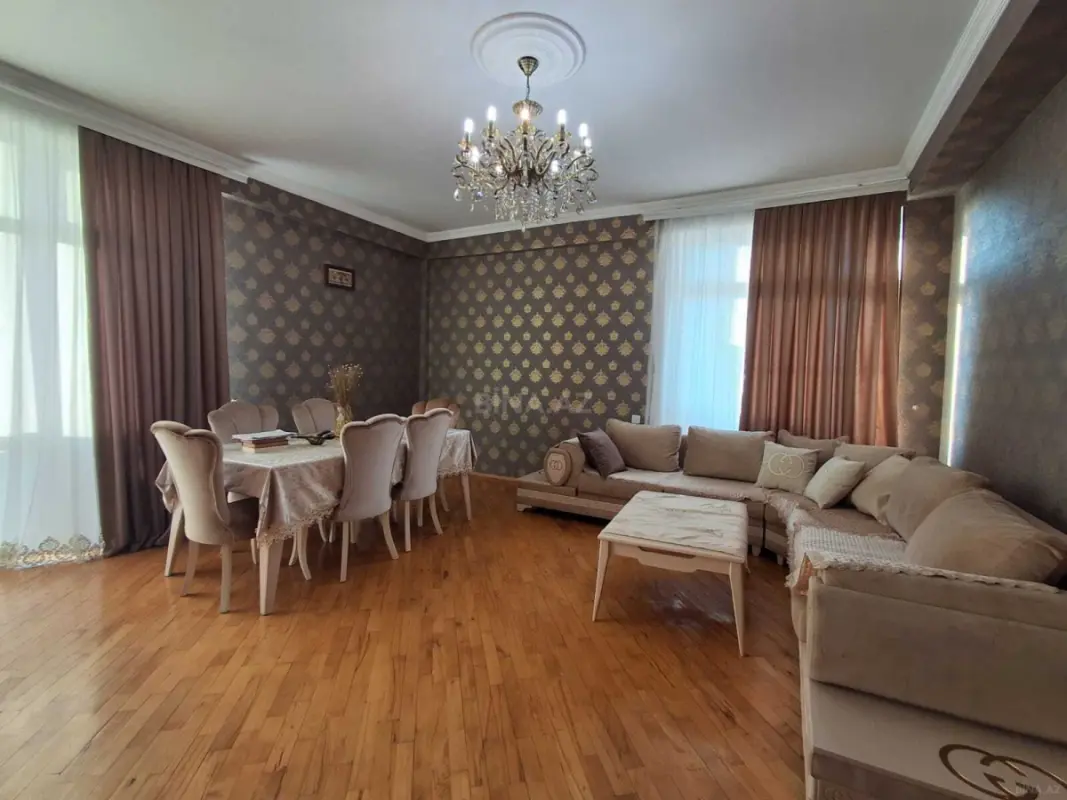 Kirayə verilir 3 otaqlı mənzil 130 m²