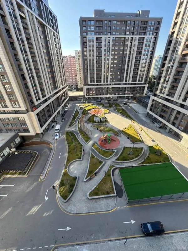 Satılır 4 otaqlı mənzil 127 m²