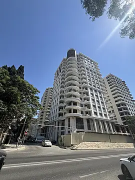 Satılır 3 otaqlı mənzil 145 m² — Bakı 3 otaq 145.00 m²