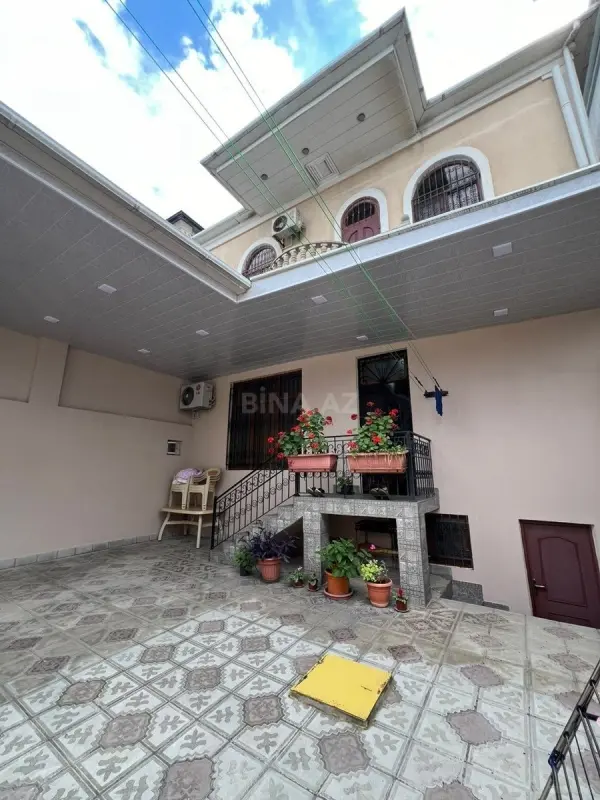 Satılır 4 otaqlı həyət evi 210 m²