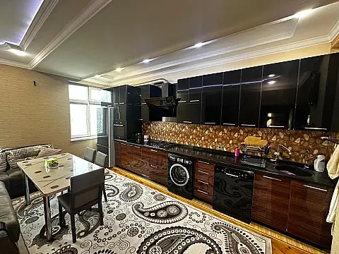 Kirayə verilir 4 otaqlı mənzil 140 m² — Bakı, Nizami 4 otaq 140.00 m²