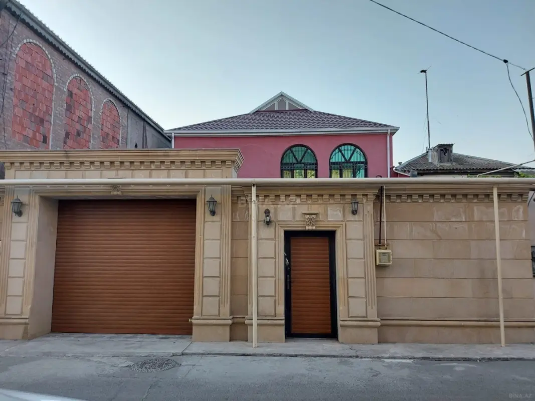 Satılır 5 otaqlı həyət evi 240 m²