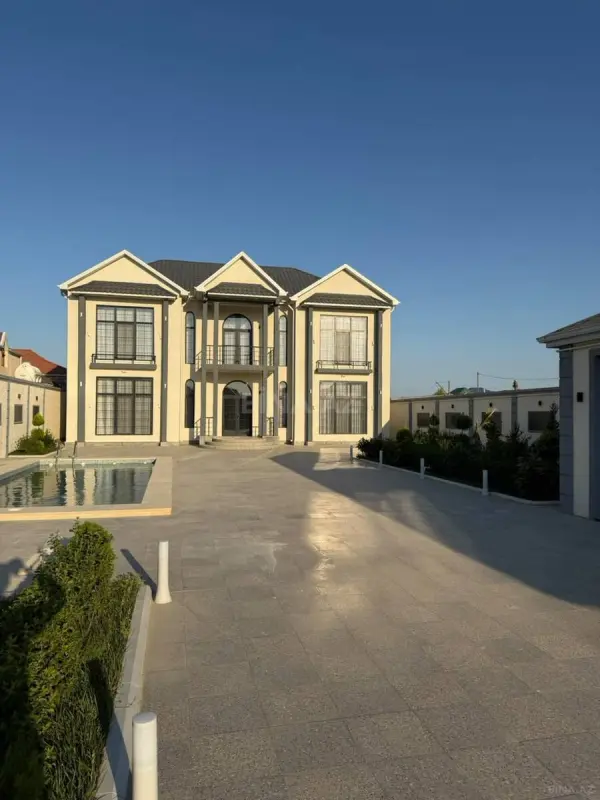 Satılır 6 otaqlı həyət evi 300 m²