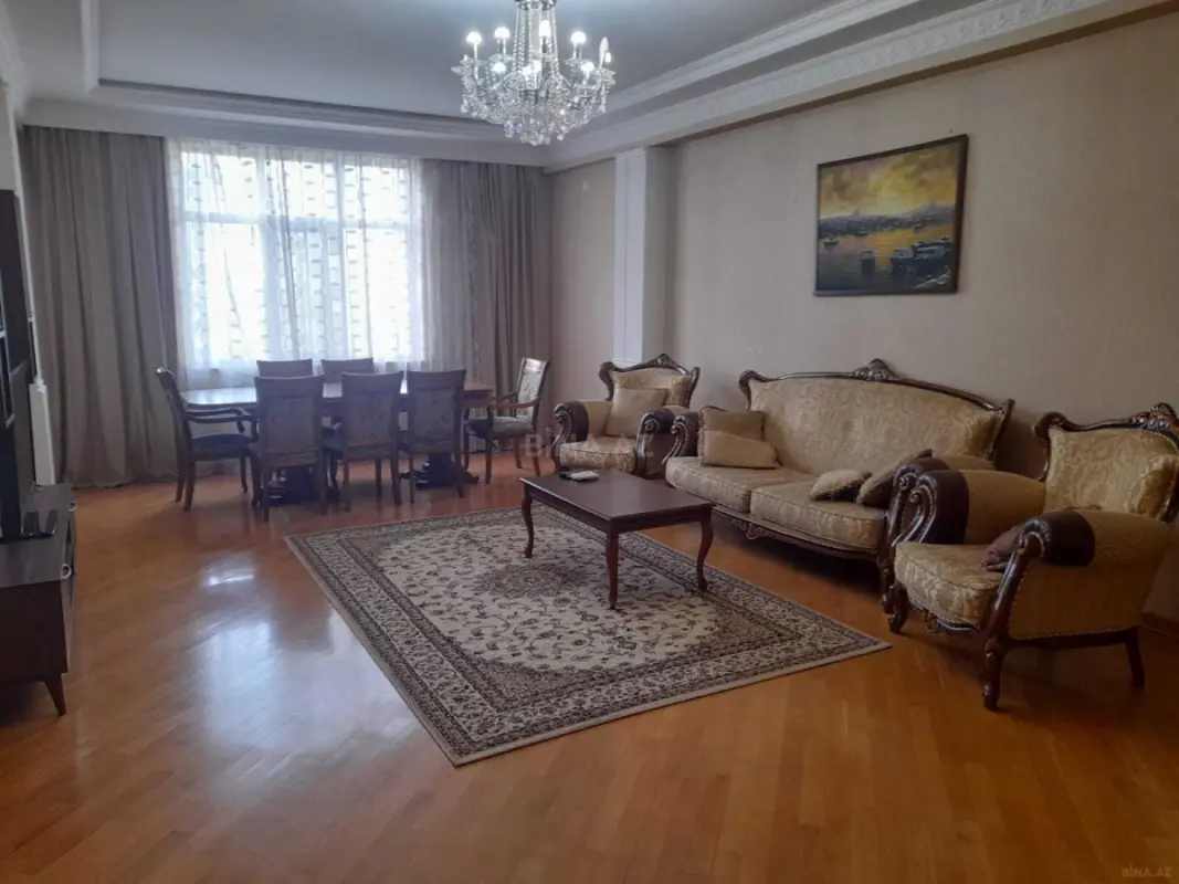 Satılır 4 otaqlı mənzil 172 m²